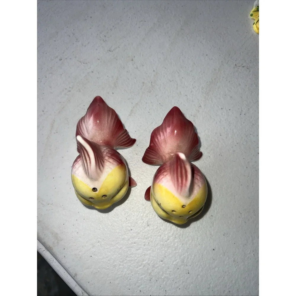Vintage Mid Century Anthropomorphic Fish Shakers Japan Pink Yellow